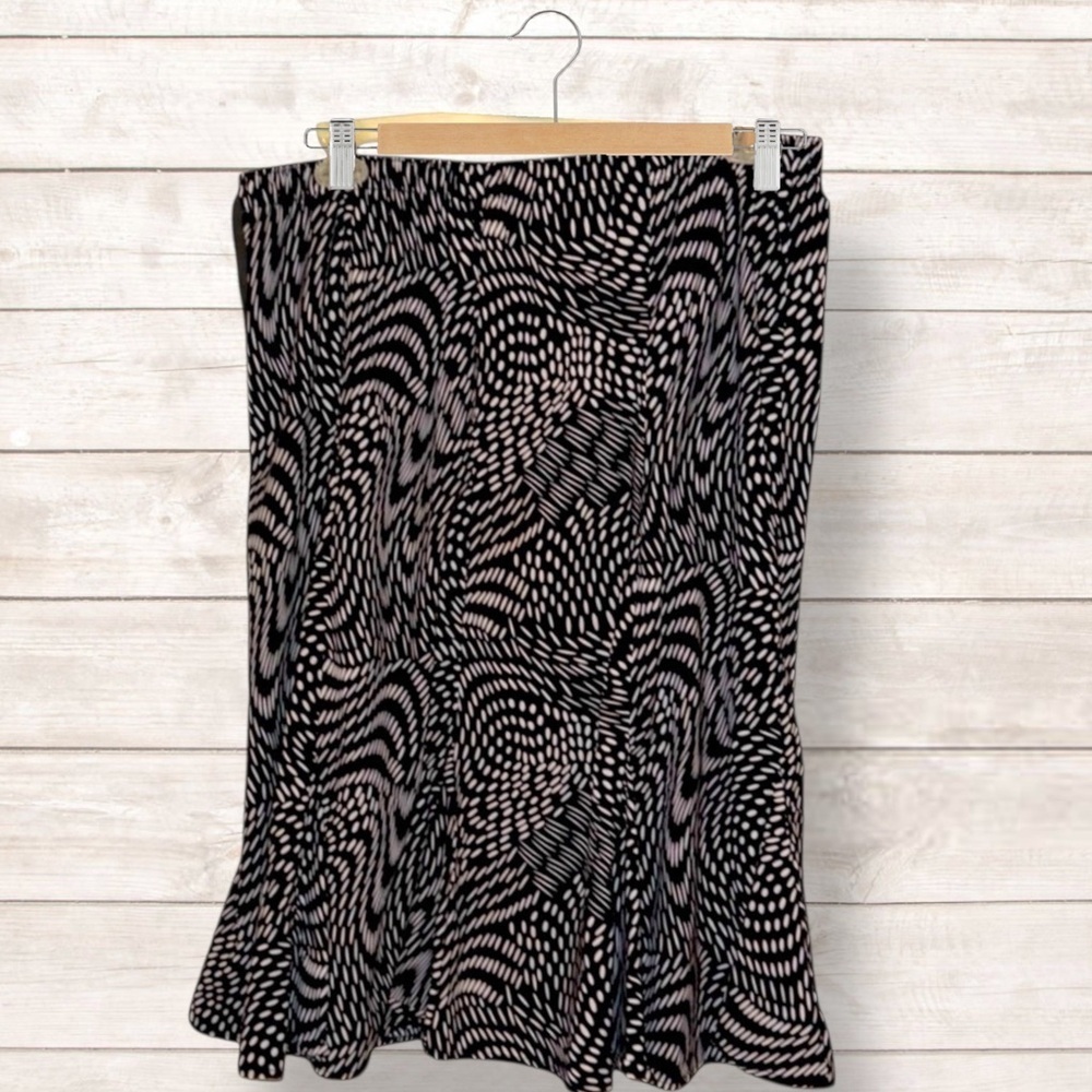 🌺SOUTHERN LADY GEOMETRIC MIDI SKIRT